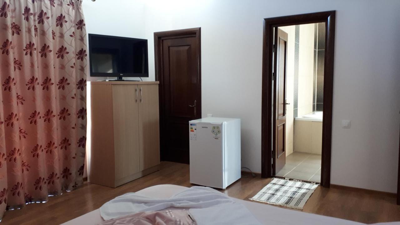 Vila "Livia" Hotell Techirghiol Exteriör bild
