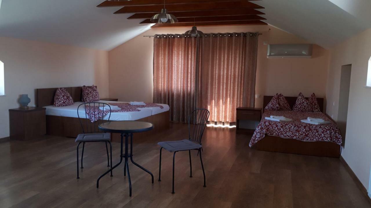 Vila "Livia" Hotell Techirghiol Exteriör bild